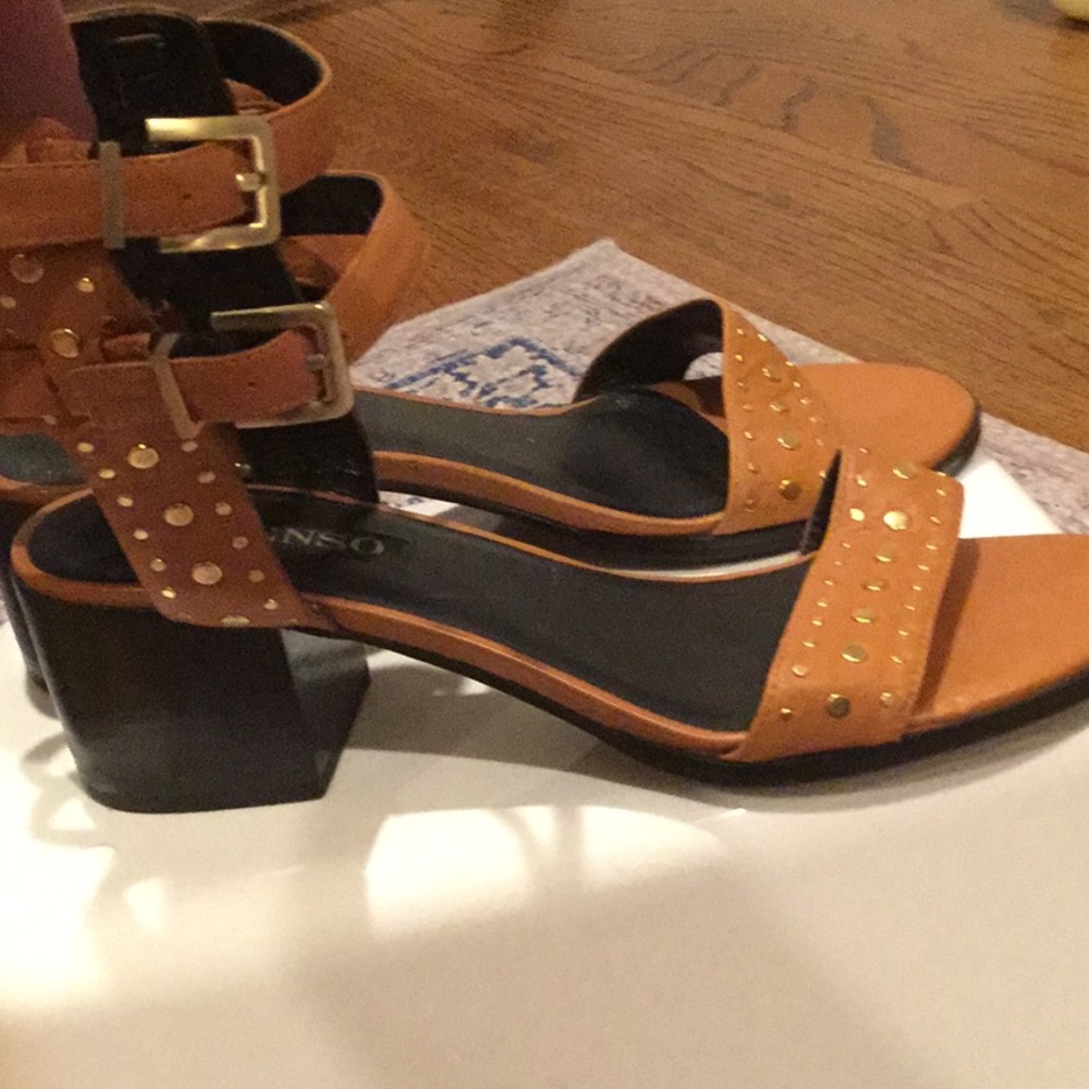 SENSO chestnut brown sandal w gold studs size 40